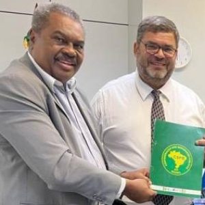 Joao-Domingos-Gomes-dos-Santos-presidente-da-CSPB-com-Secretario-de-Relacoes-de-Trabalho-do-Ministerio-do-Trabalho-e-Emprego-MTE-Marcos-Perioto