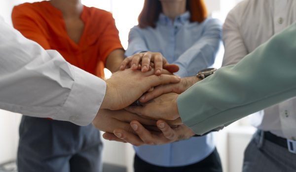 labor-union-members-working-together